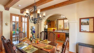 Casa, varias camas, patio, vista a la montaña (Casa Bahama) | Restaurantes