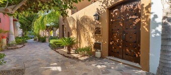 Wonderful Home Next to the Community Pool