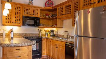 House, Multiple Beds, Pool Access, Mountain View (Casa Gora) | Private kitchen