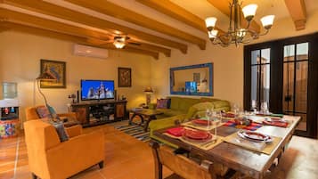 House, Multiple Beds, Pool Access, Mountain View (Casa de Amigos) | Living area