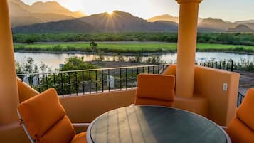 Casa, varias camas, patio, vista a la montaña (Casa del pulpo) | Restaurante al aire libre