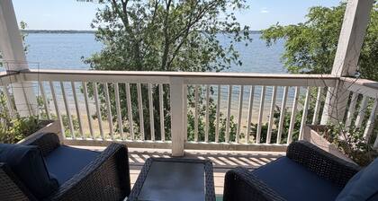 Charming Oceanfront Beach House in East Providence