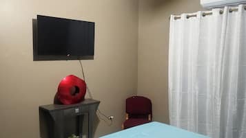 Double Room, Shared Bathroom | Interior