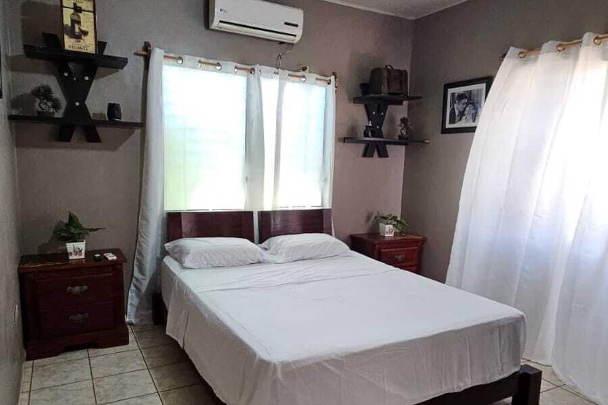 Habitación doble | Escritorio, tabla de planchar con plancha y wifi gratis