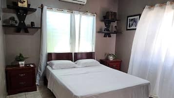 Double Room | Desk, iron/ironing board, free WiFi
