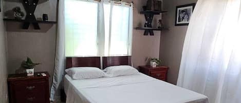 Double Room | Desk, iron/ironing board, free WiFi