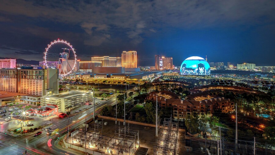 Sphere View Luxury Balcony Suites at Platinum Hotel