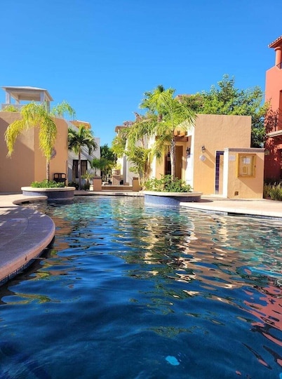 Beautiful Home in Founder s few Steps From the Coffee Shop