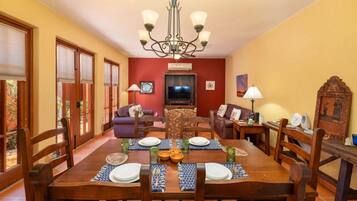 House, Multiple Beds, Pool Access, Mountain View (Casa Bugambilia) | Dining