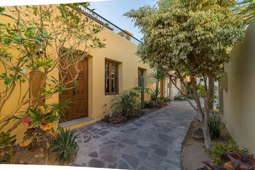 Perfect Home Steps From Community Pool, Beach and Wine Bar in Founders