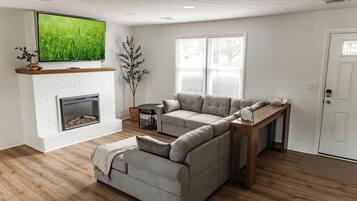 Smart TV, fireplace