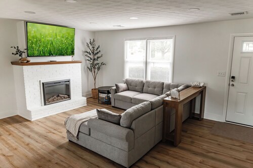 Spacious Family Home - 3BR Sleeps 10 - Near Hershey, Harrisburg, Carlisle