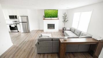 Smart TV, fireplace