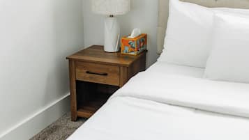 3 quartos, ferros/tábuas de passar roupa, berço de viagem