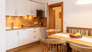 Apartemen, pemandangan gunung | Tempat makan