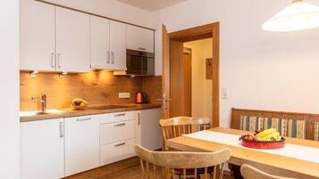 Appartement, uitzicht op bergen | Dineren