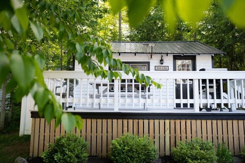 Sunfish Cottage on the Stunning West Shore of Sebago Lake