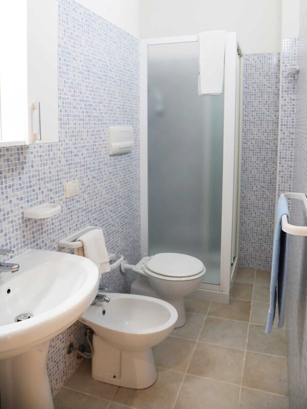 Bathroom - Vrbo Property (Donnalucata)