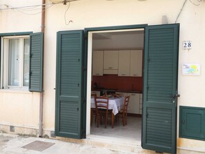 Outdoor dining - Vrbo Property (Donnalucata)