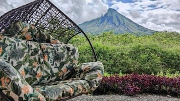 Comfort Apartment, Patio, Garden View | Property grounds