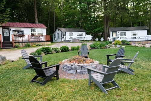 Black Bear Cottage on the Stunning West Shore of Sebago Lake