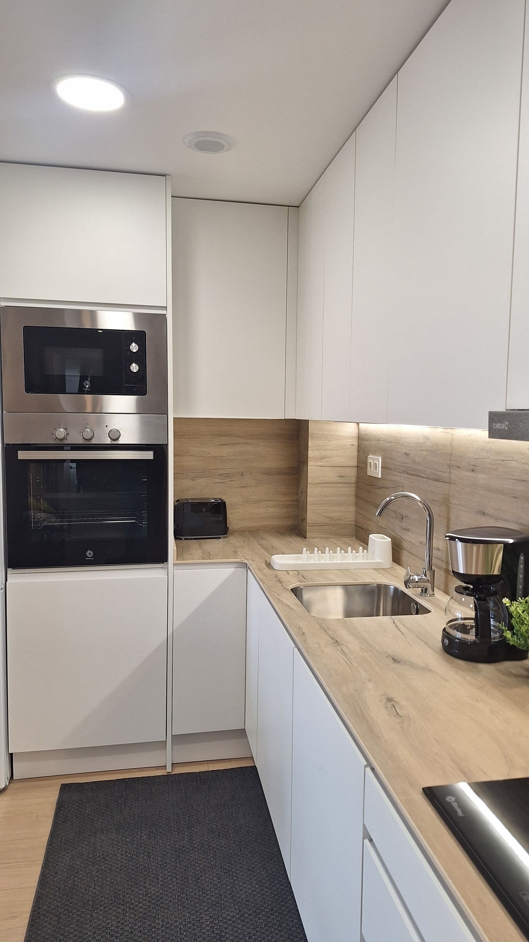 Apt. 2dormitorios y 1 baño adaptado (PMR) | Eget kjøkken | Kjøleskap, mikrobølgeovn, ovn og kokeplater