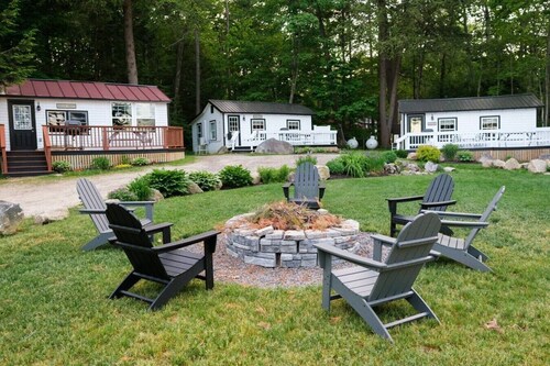 Big Moose Cottage on the Stunning West Shore of Sebago Lake
