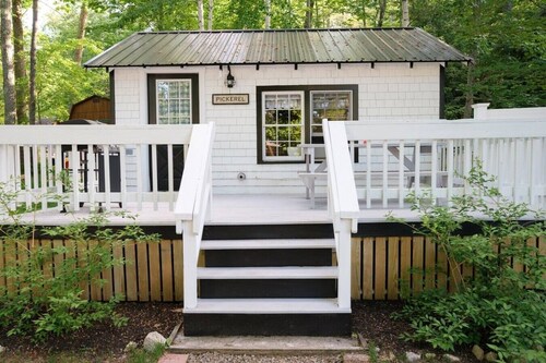 Pickerel Cottage on the Stunning West Shore of Sebago Lake