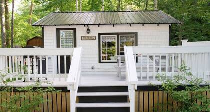 Pickerel Cottage on the Stunning West Shore of Sebago Lake