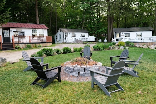 Pickerel Cottage on the Stunning West Shore of Sebago Lake