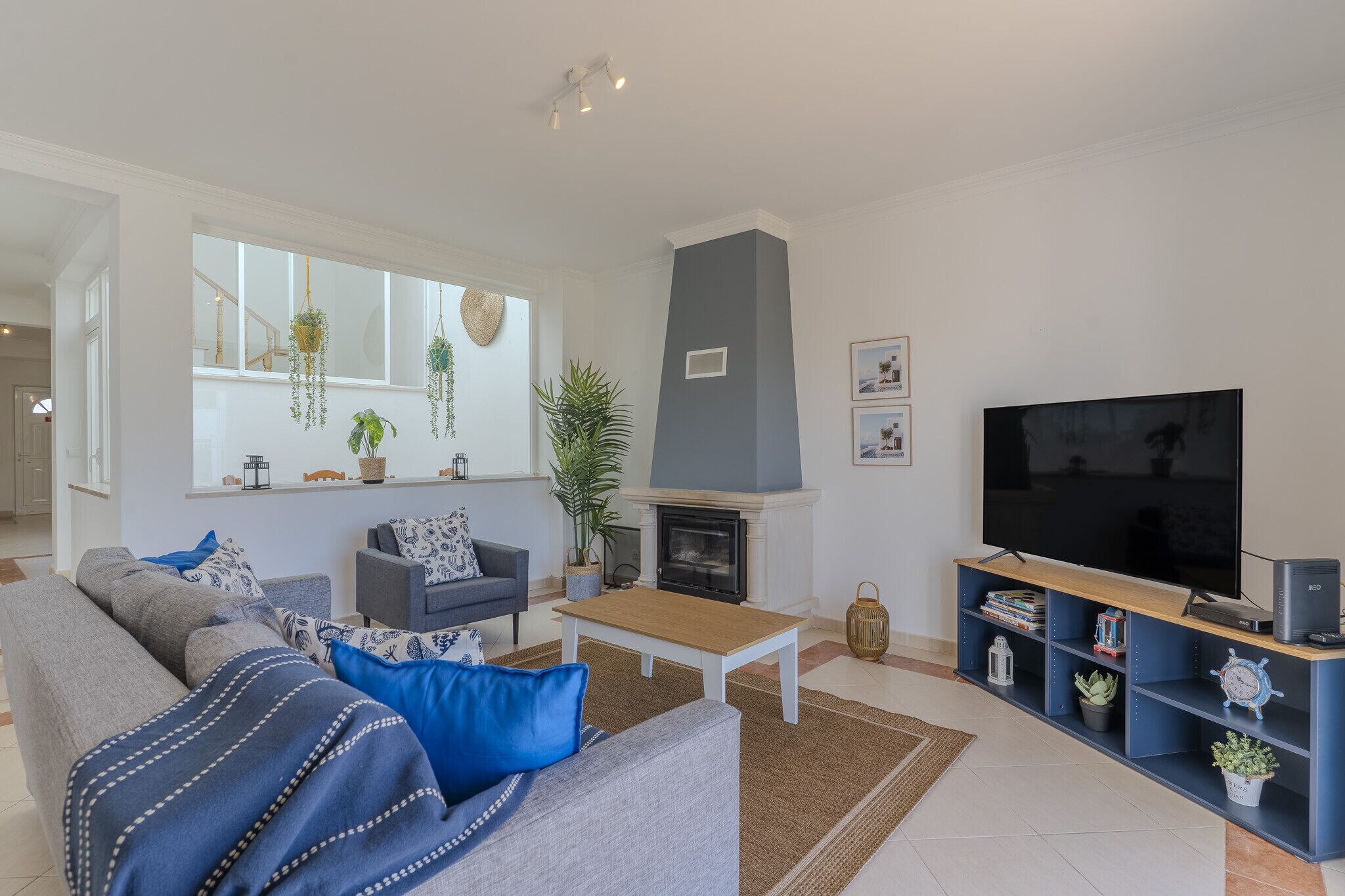 TV, fireplace