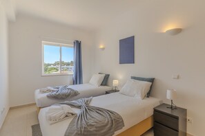 Iron/ironing board, free WiFi, bed sheets - #375 Spacious Townhouse with Pool, BBQ, and Parking (Albufeira)