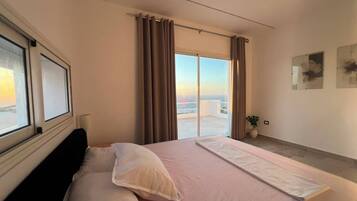 3 bedrooms, bed sheets