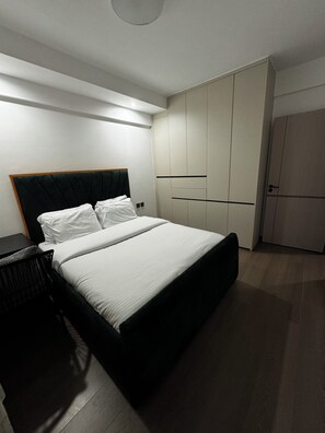 Room - Cozy 1-bedroom apartment in welcoming Nairobi with fitness room (Nairobi)