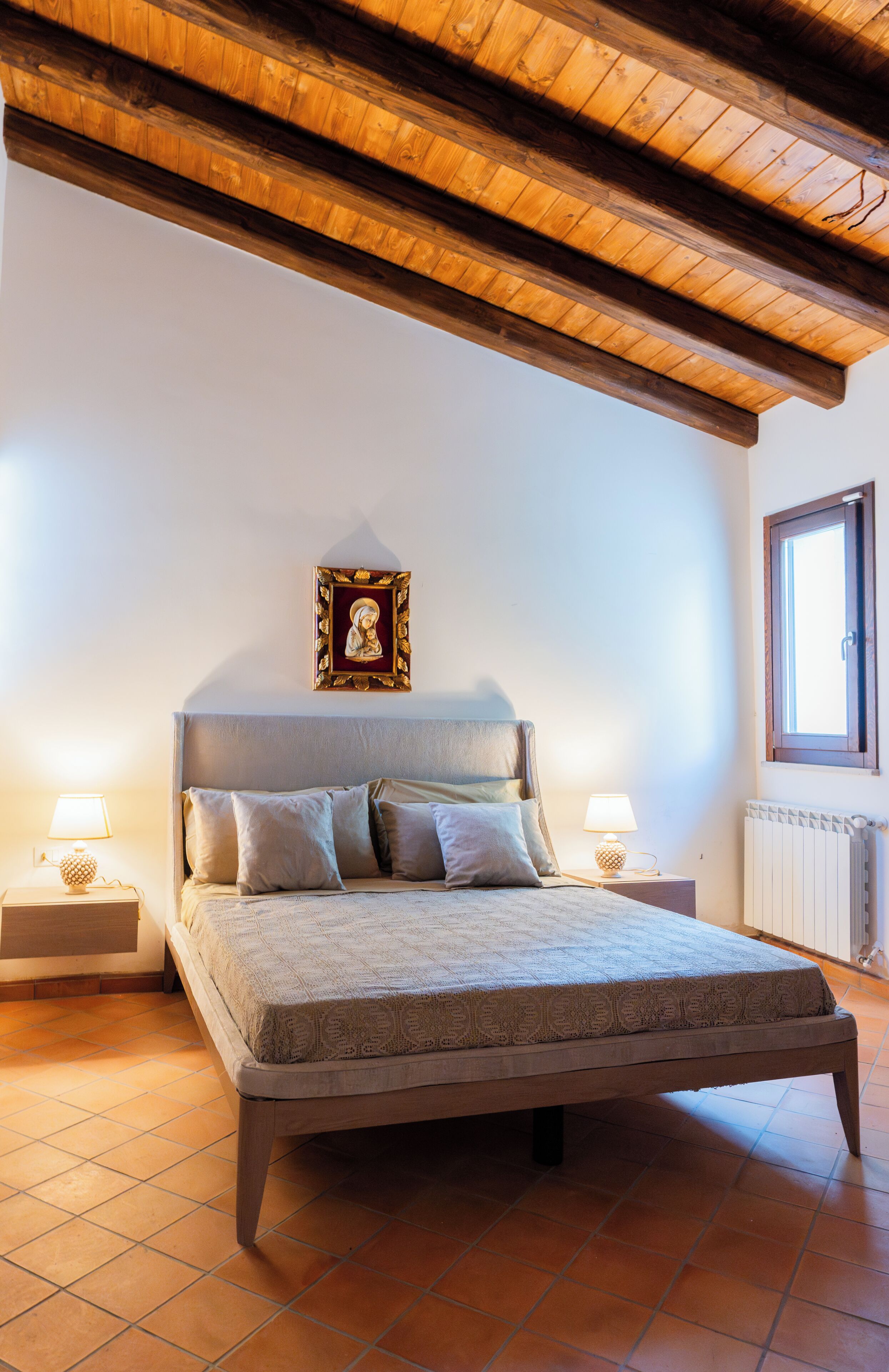 Doppia Deluxe, vista collina | Una cassaforte in camera, una scrivania, Wi-Fi gratuito