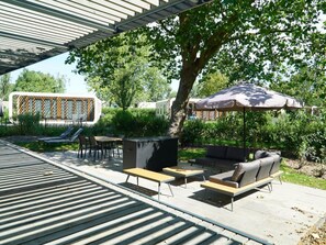 Rumah | Tempat makan outdoor