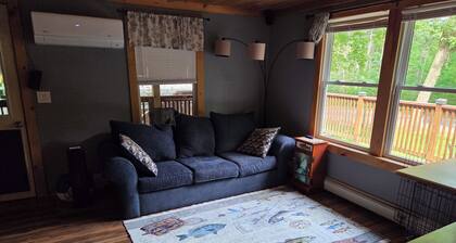 Spacious Lake 3-bedroom house in peaceful Middleton with AC & gym, Dog friendly