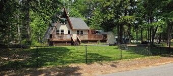 Spacious Lake 3-bedroom house in peaceful Middleton with AC & gym, Dog friendly