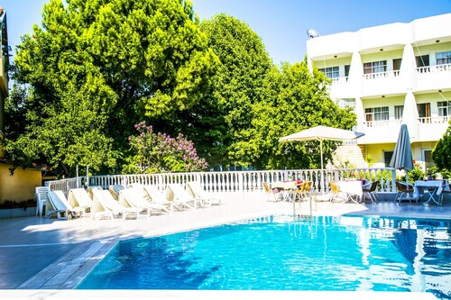 varol hotel içmeler 