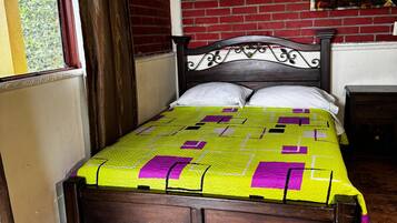 Standard Double Room, Garden View | Laptop workspace