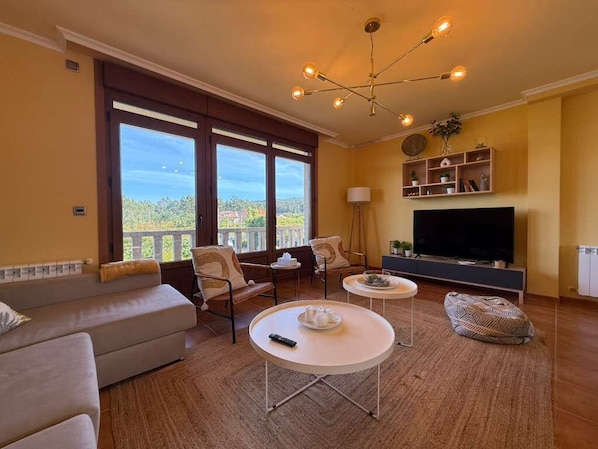 Living area - House with Pool and BBQ _ Near the Beach by Easyliferent (Veiga da Vila)
