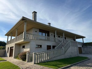 Exterior - House with Pool and BBQ _ Near the Beach by Easyliferent (Veiga da Vila)