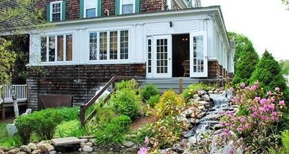 Crafts Inn with ensuite kitchen, pool, hottub, sauna