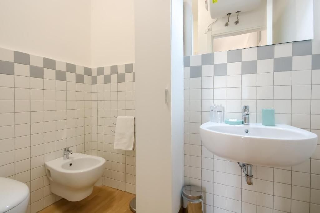 Bruser, gratis toiletartikler, hårtørrer, håndklæder