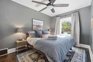 5 quartos, ferros/tábuas de passar roupa, Wi-Fi, roupa de cama