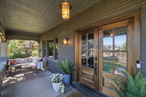Historic 4 Bedroom Estate & Detached 1 bed Luxury Suite with/ Hot tub