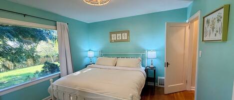 3 bedrooms, desk, iron/ironing board, free WiFi