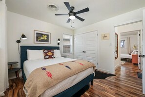 4 Schlafzimmer, Bügeleisen/Bügelbrett, WLAN, Bettwäsche