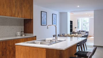 Basic Apartment | Private kitchen | Full-size fridge, microwave, stovetop, cookware/dishes/utensils