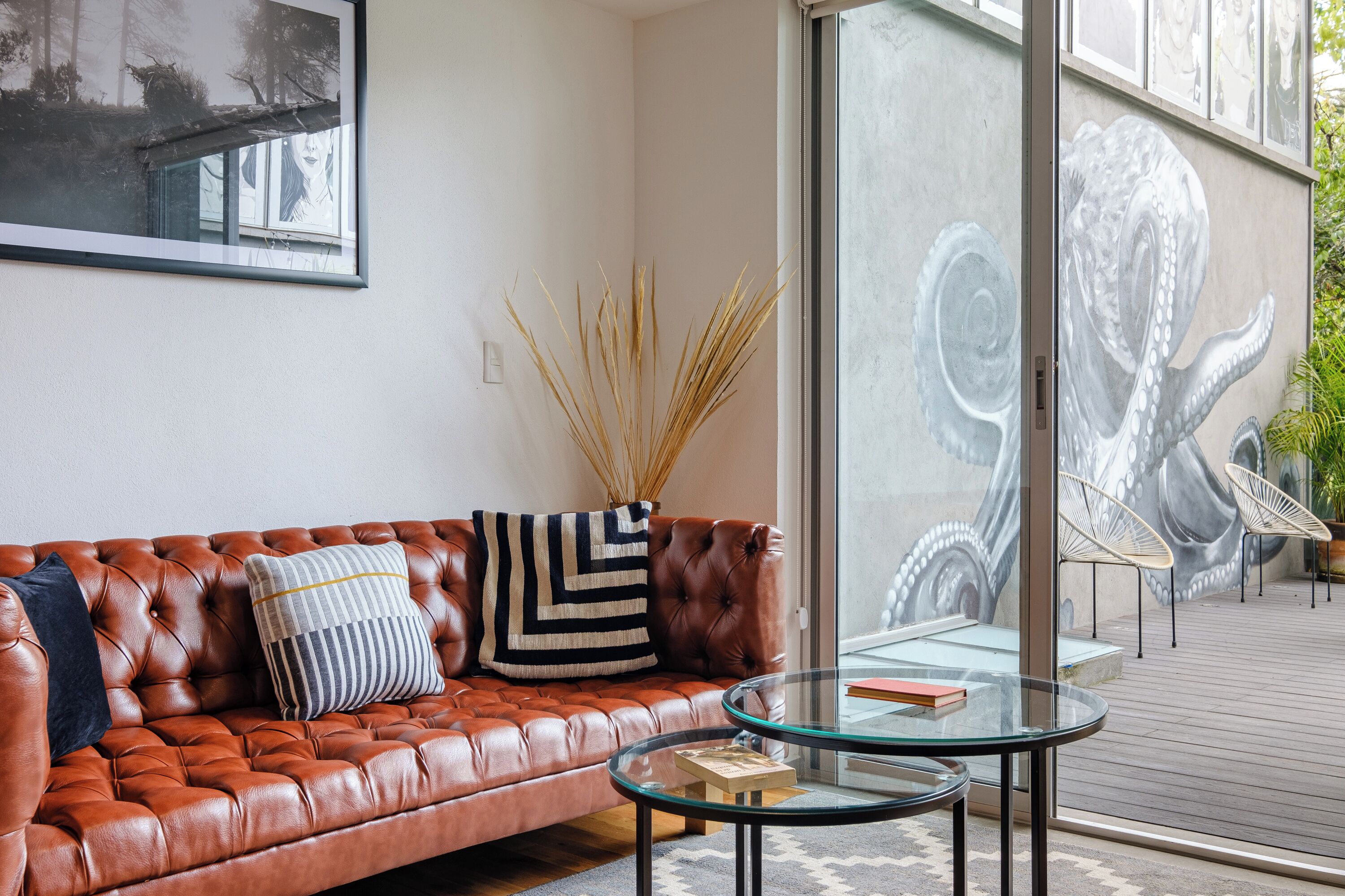 Classic Apartment, Balcony, City View | Living area